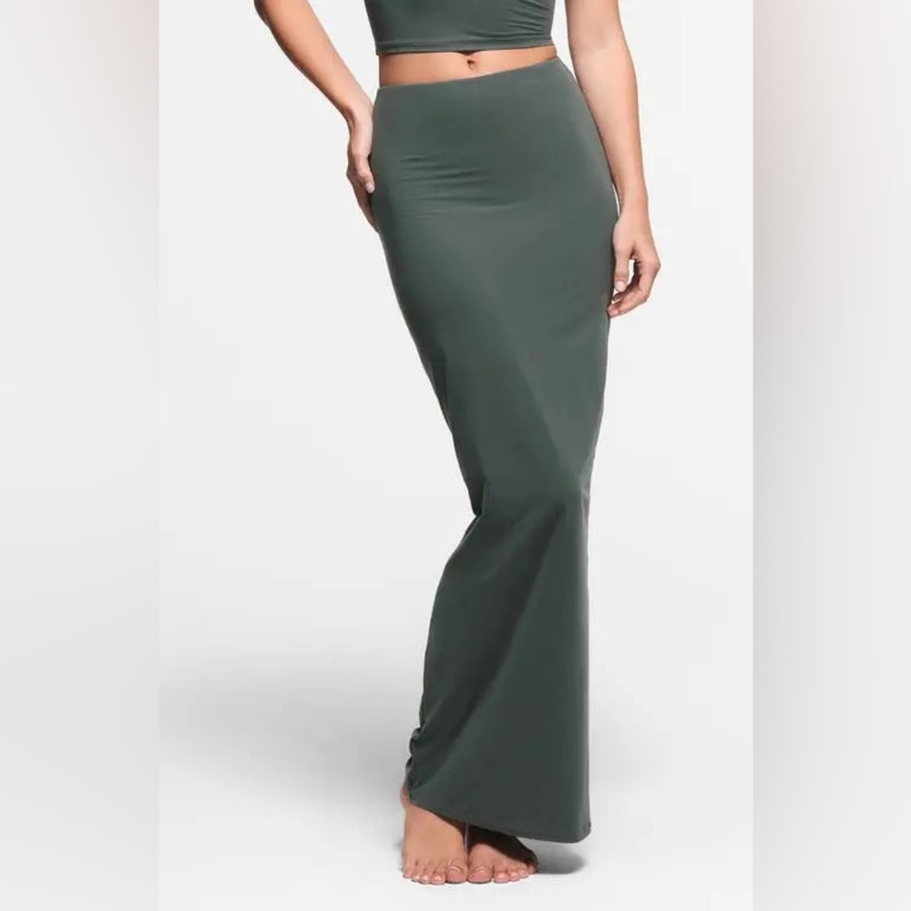 SKIMS  Fits Everybody Long Skirt - Deep Sea, Size Medium, $60